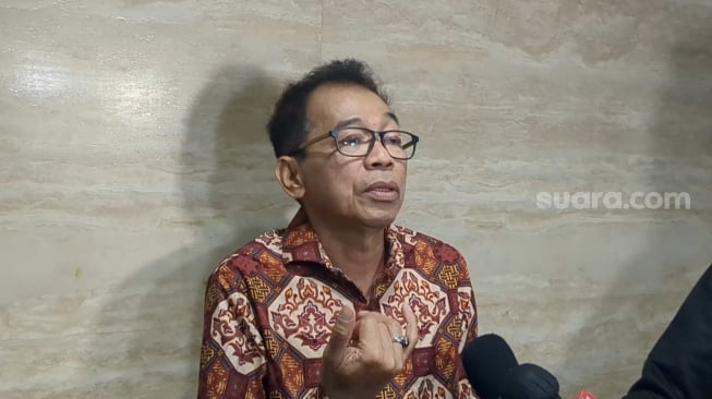 Jarwo Kwat dalam sebuah wawancara di kawasan Kebon Jeruk, Jakarta, Selasa, 19 Agustus 2025  [Suara.com/Adiyoga Priyambodo].
