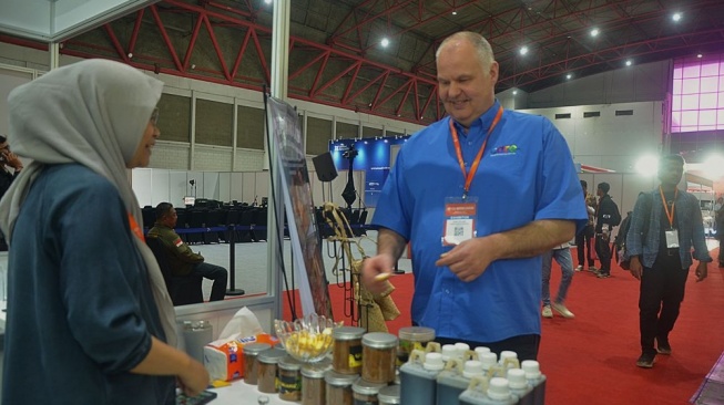 Perwakilan petani aren, yang juga penyintas bencana pergerakan tanah pada  Desember 2024, di Kecamatan Cisolok, Kabupaten Sukabumi, Provinsi Jawa Barat hadir berpartisipasi pada "Emergency Disaster, Reduction & Rescue Expo" di Hall A JIExpo Kemayoran, Jakarta [Ist]