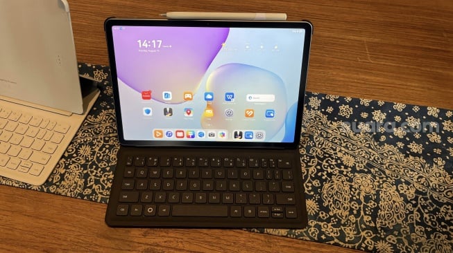 Tablet Huawei MatePad 11.5 2025 yang resmi dikenalkan ke Indonesia pada Selasa (19/8/2025). [Suara.com/Zefanya Amabel Christi R]