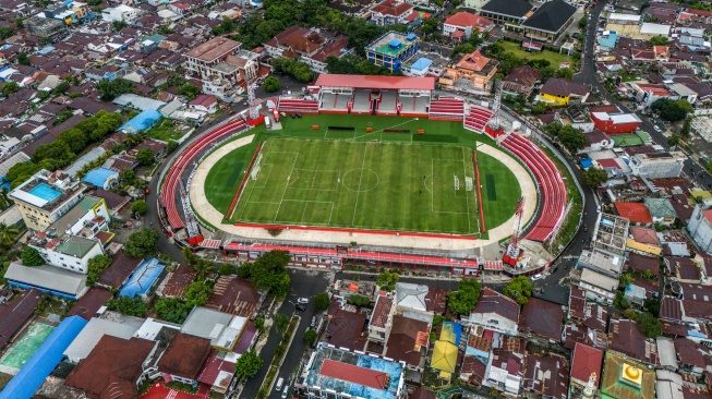 Foto udara Stadion Gelora Kie Raha di Ternate, Maluku Utara, Selasa (19/8/2025). [ANTARA FOTO/Andri Saputra/rwa]
