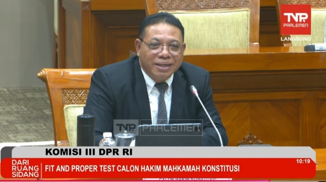 Di Depan DPR, Calon Hakim MK Inosentius Samsul: MK Bukan Lembaga Alternatif Pembentuk UU!