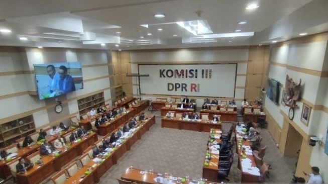 Kasus OTT Bupati Kolaka Timur Berlanjut di Komisi III DPR RI