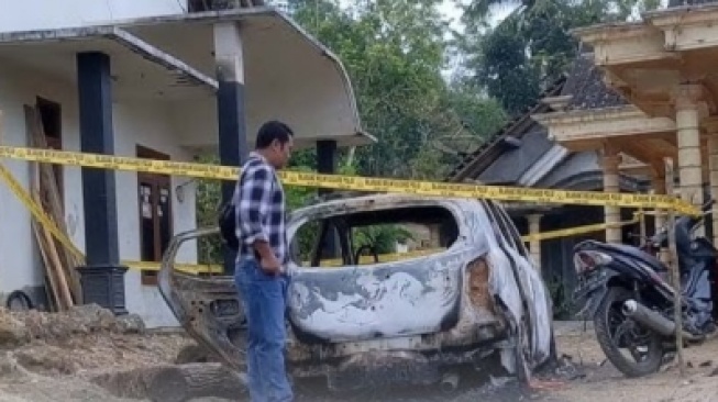 6 Fakta Mobil Kades Hangus Dibakar Warga di Trenggalek, Benarkah Pelaku ODGJ?