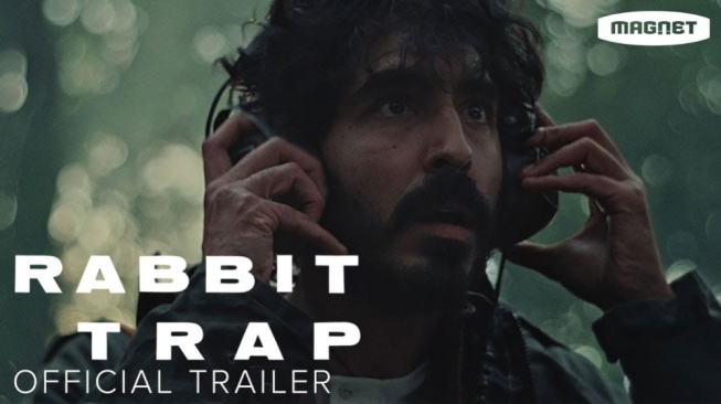 Rilis Trailer, Film Rabbit Trap Bakal Bawa Dev Patel ke Jurang Mimpi Buruk