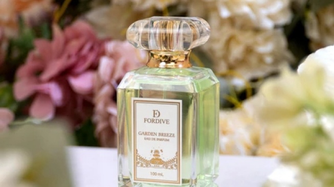 3 Rekomendasi Parfum Wangi Bunga yang Harum Tahan Lama dan Bikin Makin Anggun