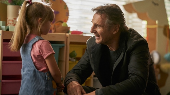 Film Blacklight yang dibintangi Liam Neeson akan tayang Rabu (20/8/2025) malam ini di Trans TV. [YouTube]