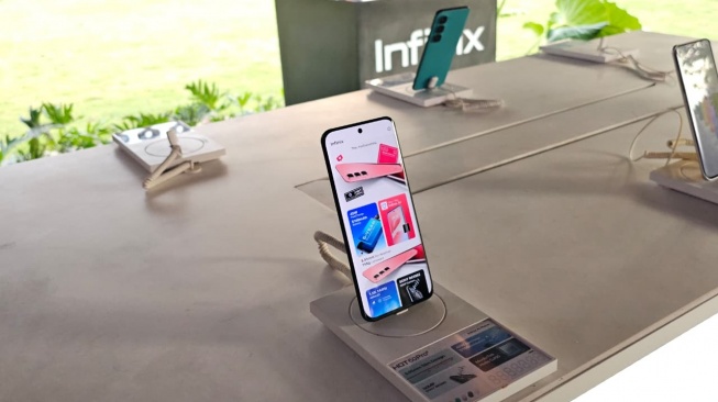 Infinix Hot 60 Pro Plus sebagai smartphone tertipis di dunia (Infinix)