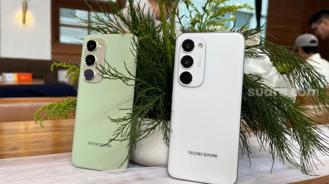Tecno Spark 40 Pro Plus yang resmi diluncurkan ke Indonesia pada Kamis (21/8/2025). [Suara.com/Dicky Prastya]