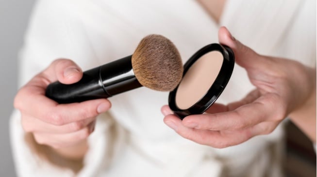 5 Pilihan Bedak Anti Geser Terbaik untuk Wedding, Flawless Seharian di Hari Bahagia
