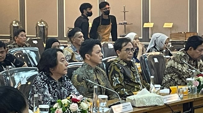 Ketua WAMI Adi Adrian, Ariel Noah, Piyu Padi saat rapat bersama perwakilan DPR membahas UU Hak Cipta, Kamis (21/8/2025). [Suara.com/Bagaskara]