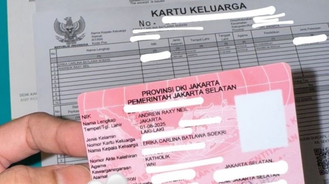 Pamer Kartu Keluarga Baru, Erika Carlina Jadi Kepala Keluarga dengan Satu Anak Tanpa Ayah. [Instagram]
