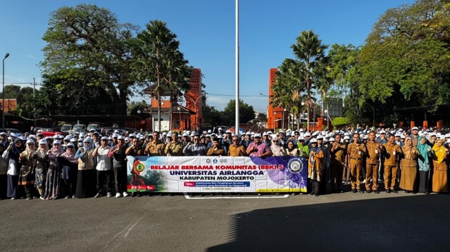 Bupati Mojokerto Sambut Peserta KKN-BBK Unair 2025