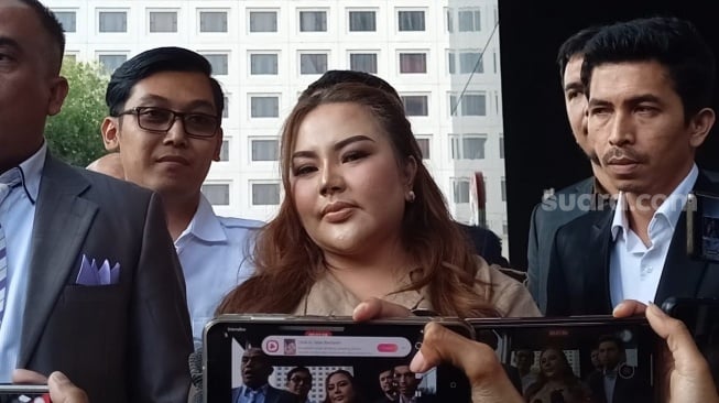 Dewi Perssik Skakmat Lisa Mariana yang Ngotot Minta Nafkah dari Ridwan Kamil: Kan Gak Ada Pernikahan
