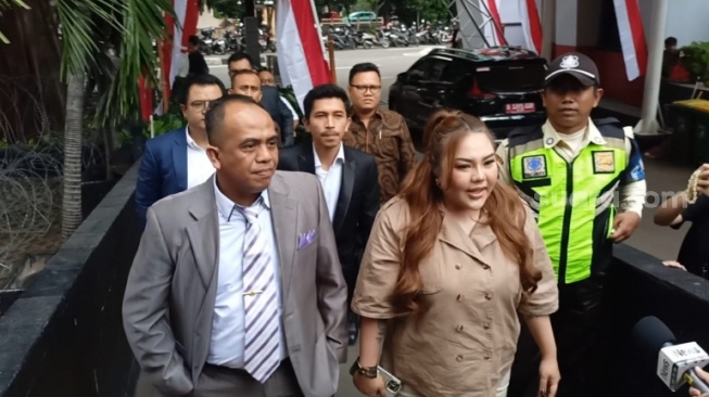 Misteri Buku Catatan Biru Lisa Mariana di KPK, Kunci Ungkap Korupsi Rp222 Miliar dan Seret Nama RK?