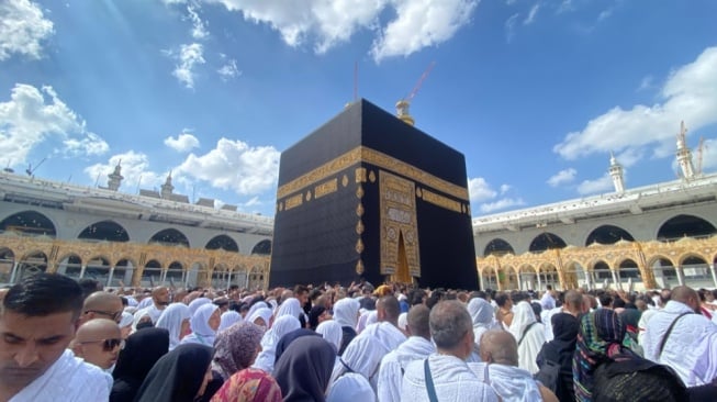 Miris! Istri Hingga Tukang Pijat Pejabat Diduga Naik Haji Furoda Pakai Uang Negara
