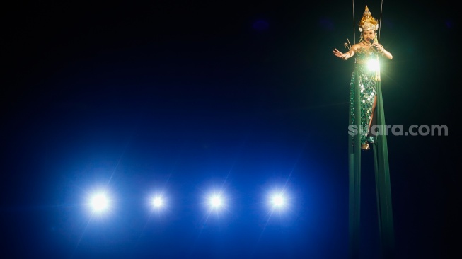 Penyanyi Yura Yunita tampil pada Pagelaran Sabang Merauke, The Indonesian Broadway di Indonesia Arena, Jakarta, Jumat (22/8/2025). [Suara.com/Alfian Winanto]