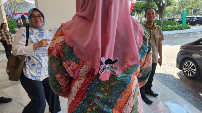 Anak Gus Dur ke Balai Kota Pakai Atribut Bajak Laut One Piece: Nggak Usah Takut, Ini Cuma Kartun!