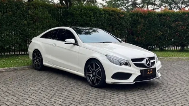 Mercedes-Benz E200 (OLX)