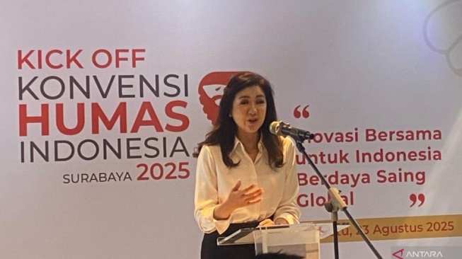 Direktur Jenderal Komunikasi Publik dan Media Kemkomdigi, Fifi Aleyda Yahya  dalam acara "Kick Off Konvensi Humas Indonesia 2025 Surabaya" di Jakarta, Sabtu (23/8/2025). [ANTARA/Chairul Rohman]