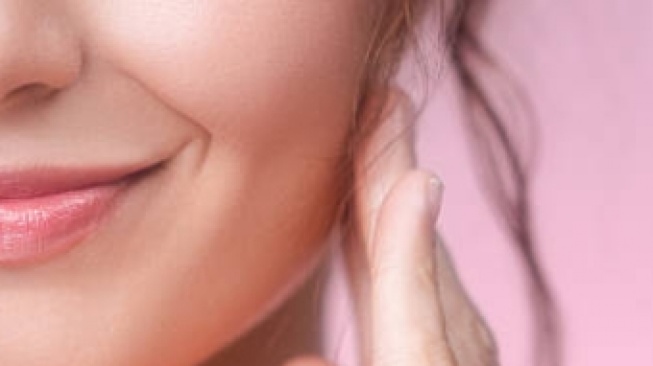 Rahasia Bibir Mulus dan Plumpy di Usia 40+ : Bukan Filler, Tapi Trik Lipstik Ini