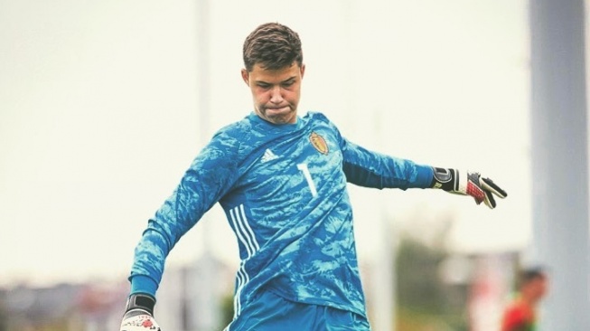 Siapa Senne Lammens? Eks Rekan Pemain Keturunan Indonesia Diincar Manchester United