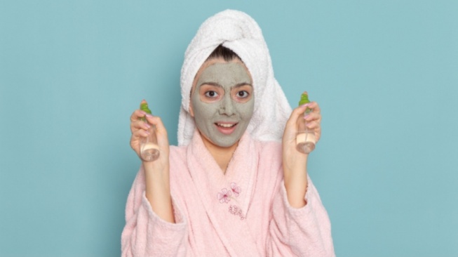 Bye-Bye Gosong! 6 Skincare Dana Pelajar Ampuh Pulihkan Kulit Pasca 17-an
