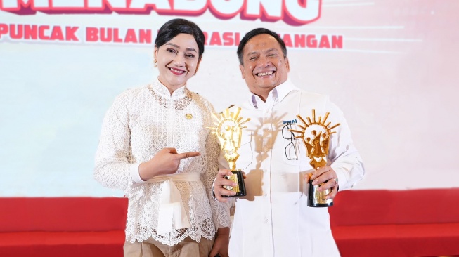 OJK Apresiasi Program Literasi Keuangan PNM dalam Financial Literacy Award 2025