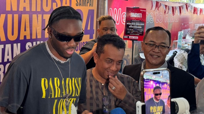 Rapper Melly Mike Tiba di Riau, Siap Guncang Penutupan Pacu Jalur 2025