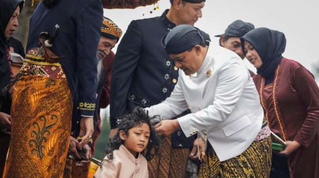 Pesona Magis Ruwatan Rambut Gimbal Dieng, Ribuan Wisatawan Terpukau di Puncak DCF 2025