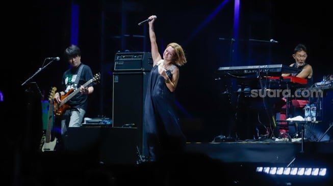 Grup Musik Do As Infinity saat tampil di Konser LaLaLa Festival 2025 di Jiexpo Kemayoran, Jakarta, Sabtu (23/8/2025). [Suara.com/Alfian Winanto]