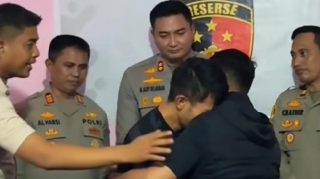 Pria di Kabupaten Gowa dibebaskan dari hukuman setelah ketahuan mencuri empat tandan pisang demi membiayai istrinya yang hamil [Suara.com/Istimewa] 