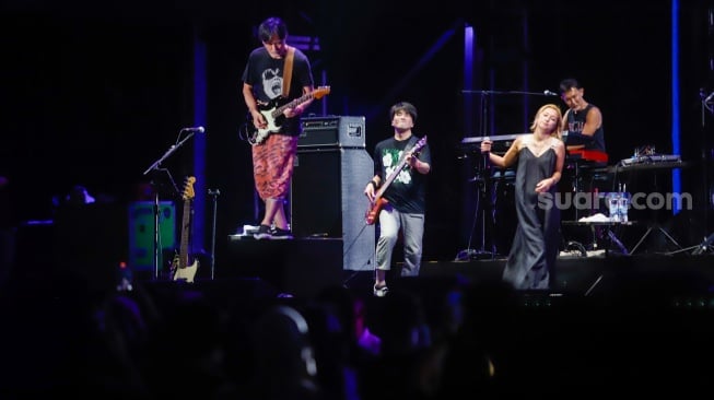 Grup Musik Do As Infinity saat tampil di Konser LaLaLa Festival 2025 di Jiexpo Kemayoran, Jakarta, Sabtu (23/8/2025). [Suara.com/Alfian Winanto]