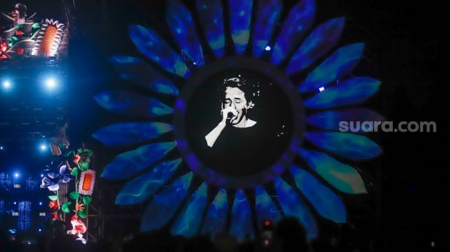 Grup Musik MEW saat tampil di Konser LaLaLa Festival 2025 di Jiexpo Kemayoran, Jakarta, Sabtu (23/8/2025). [Suara.com/Alfian Winanto]