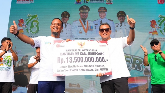 Gubernur Sulsel Serahkan Rp13,5 M untuk Revitalisasi Stadion Turatea dan Infrastruktur Jeneponto