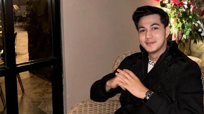 Mahendra Adhar mengaku senang berburu kuliner Aceh, sekaligus menghilangkan rindu terhadap kampung halaman. [Instagram]