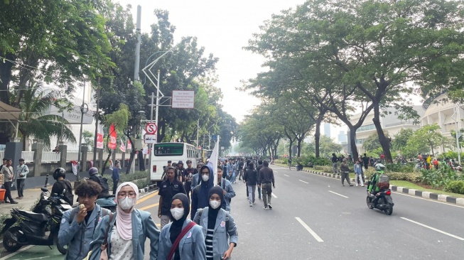 LIVE STREAMING: DPR Dikepung! Demo Besar-besaran, Pelajar STM Turun ke Jalan