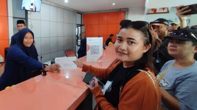 Geruduk Kantor Pos, Ratusan Warga Pati Kirim Surat Minta KPK Tetapkan Bupati Sudewo Tersangka