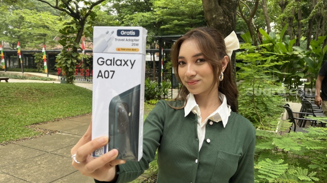 Samsung Galaxy A07 yang resmi dikenalkan ke Indonesia pada Senin (25/8/2025). [Suara.com/Dicky Prastya]