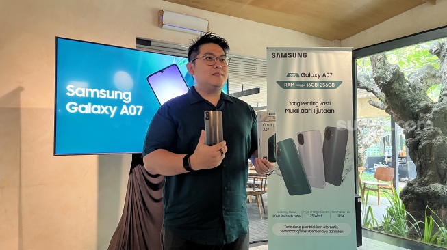 Samsung Galaxy A07 yang resmi dikenalkan ke Indonesia pada Senin (25/8/2025). [Suara.com/Dicky Prastya]