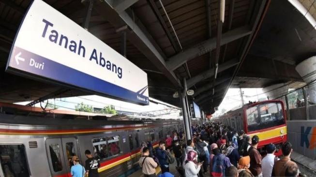 Demo Ricuh di DPR, KRL Tanah Abang-Rangkasbitung Mentok di Kebayoran