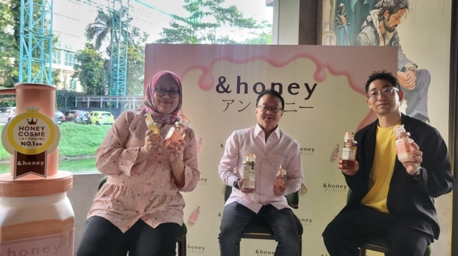 Tren Haircare Jepang &honey Menyapa Indonesia: Rahasia Madu untuk Rambut Sehat dan Lembap (Suara.com/dinda)