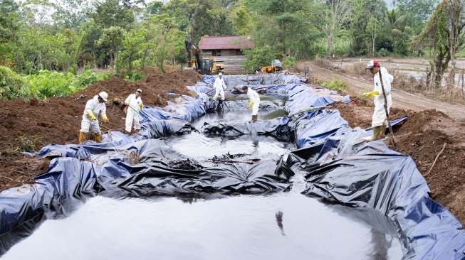 Memasuki hari ketiga insiden kebocoran pipa minyak di Kecamatan Towuti, Luwu Timur, PT Vale Indonesia Tbk (PT Vale) menegaskan komitmen penuh untuk menangani situasi [Suara.com/Dokumentasi PT Vale]
