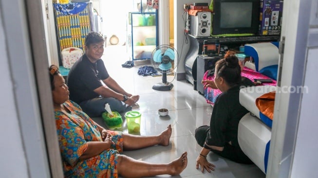 Suasana aktivitas warga di Kampung Susun Bayam, Jakarta, Selasa (26/8/2025). [Suara.com/Alfian Winanto]