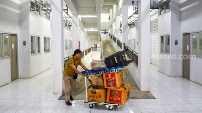 Suasana aktivitas warga di Kampung Susun Bayam, Jakarta, Selasa (26/8/2025). [Suara.com/Alfian Winanto]