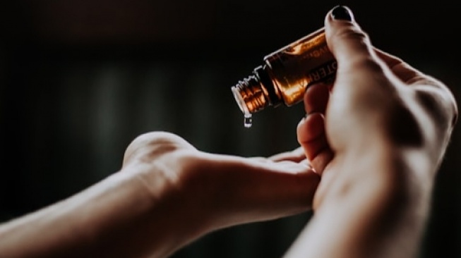 4 Parfum Pria Maskulin Terbuat dari Bahan Alami, Aman Bagi Kulit Sensitif