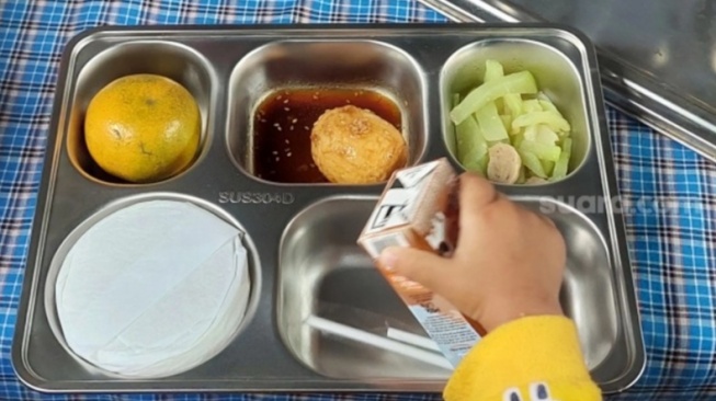 Komposisi Stainless Steel 201: Diduga Jadi Baki Makanan MBG, Non Food Grade, Terkandung Minyak Babi