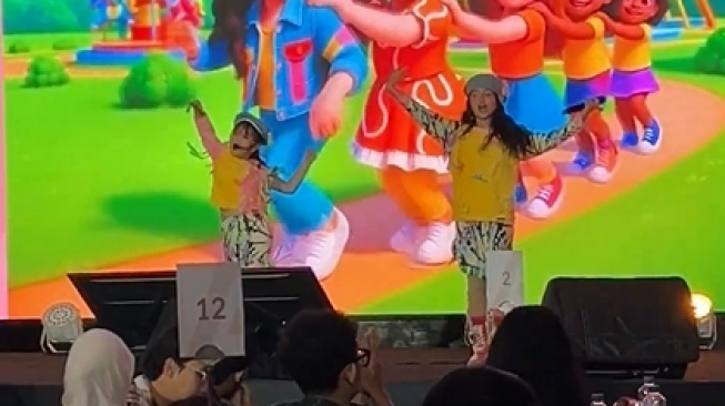 Miel Carol dan Shereen Aintzane yang tergabung dalam The Candy Beats Sisters tampil di konser "Kesukaanku" di Hotel Ayaduta Bandung, pada 24 Agustus 2025.  [Instagram]