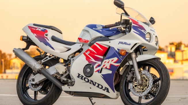 Honda CBR250RR MC22 (iconicmotorbikeauctions)