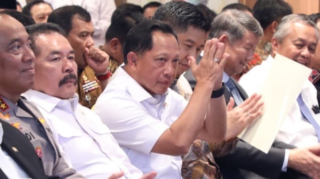 Hari Perumahan Nasional 2025: Mendagri Raih Penghargaan atas Dukungan Program Perumahan Rakyat