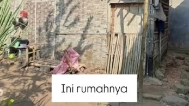 Mbah Dul Tolak Ambil Bansos karena Masih Ada Setengah Karung Beras, Kontras dengan Tunjangan DPR